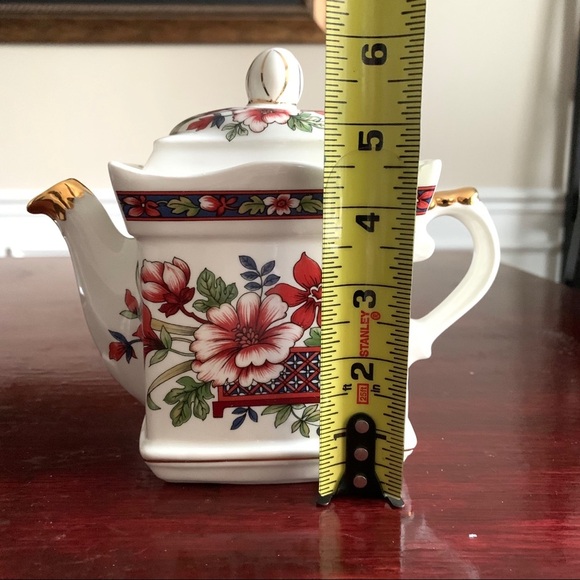 Windsor England Red Floral Square Ceramic Tea Pot - Picture 13 of 13
